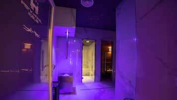 Espace de soins pour les couples, sauna, bain Ă remous, hammam, hammam