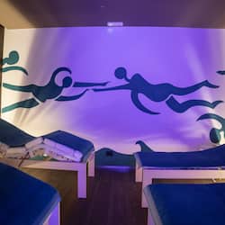 Salas para tratamentos a dois, sauna seca, banheira de hidromassagem