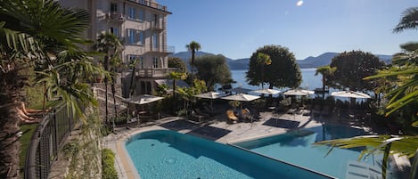 Outdoor pool, sun loungers