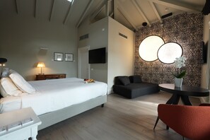 Suite Side Lake | 1 間臥室、迷你吧、客房內保險箱、免費無線上網