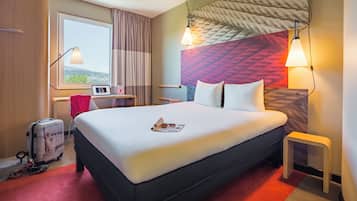 Allergikerbettwaren, Schreibtisch, Verdunkelungsvorhänge