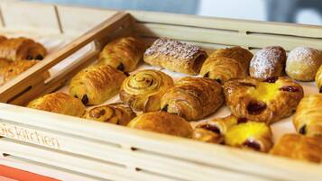 Petit déjeuner buffet servi tous les jours en supplément