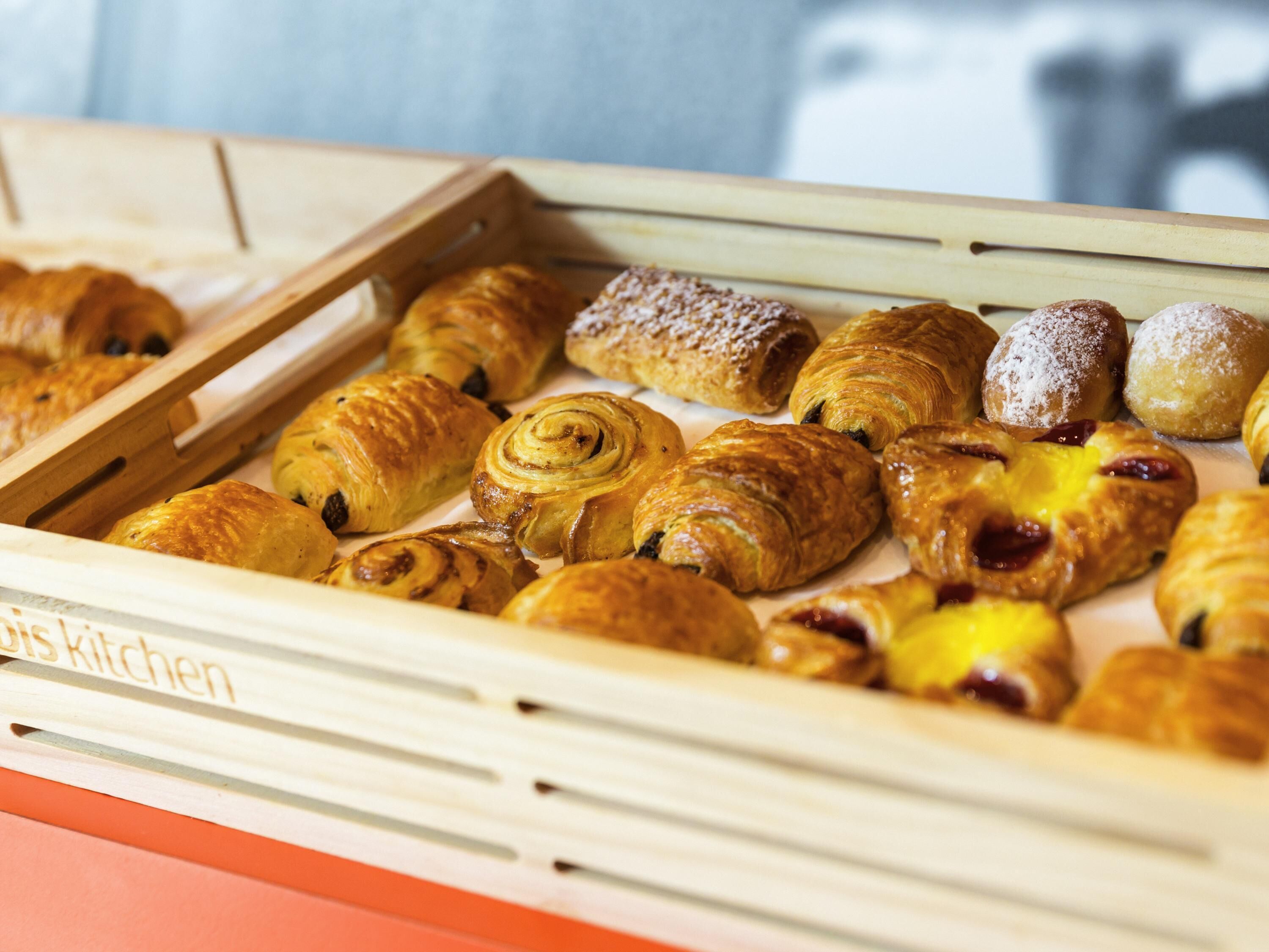 Daily buffet breakfast (CHF 20 per person)