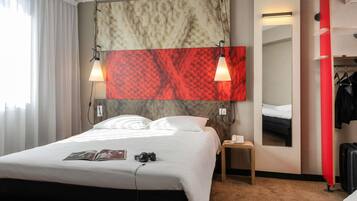 Double Room | Hypo-allergenic bedding, desk, blackout drapes, soundproofing