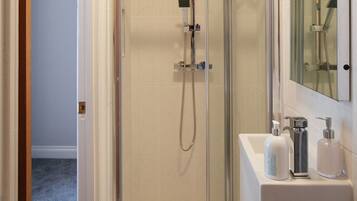 Dobbeltrom, eget bad (or Twin) | Bad