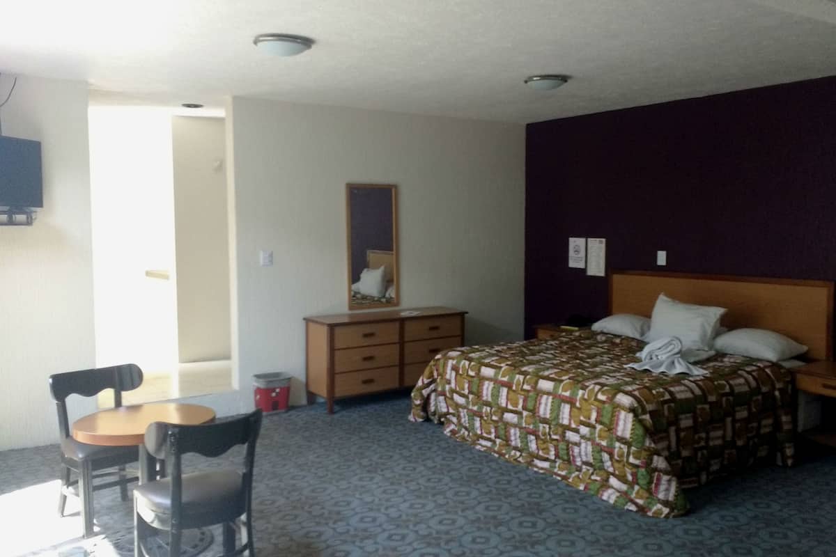 Suite, 1 cama King size | Escritorio, cortinas blackout, wifi gratis y ropa de cama