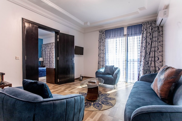 Suite | Minibar, safe på rommet, individuelt innredet og skrivebord