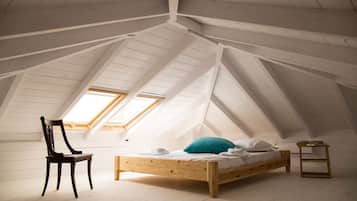 Villa, 3 Bedrooms | Individually decorated, individually furnished, desk, soundproofing