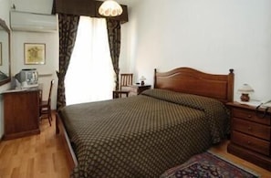 Minibar, escritorio, cunas gratuitas y wifi gratis