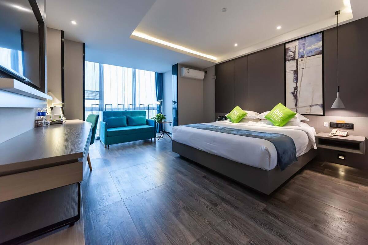 In-room safe, blackout curtains, free WiFi