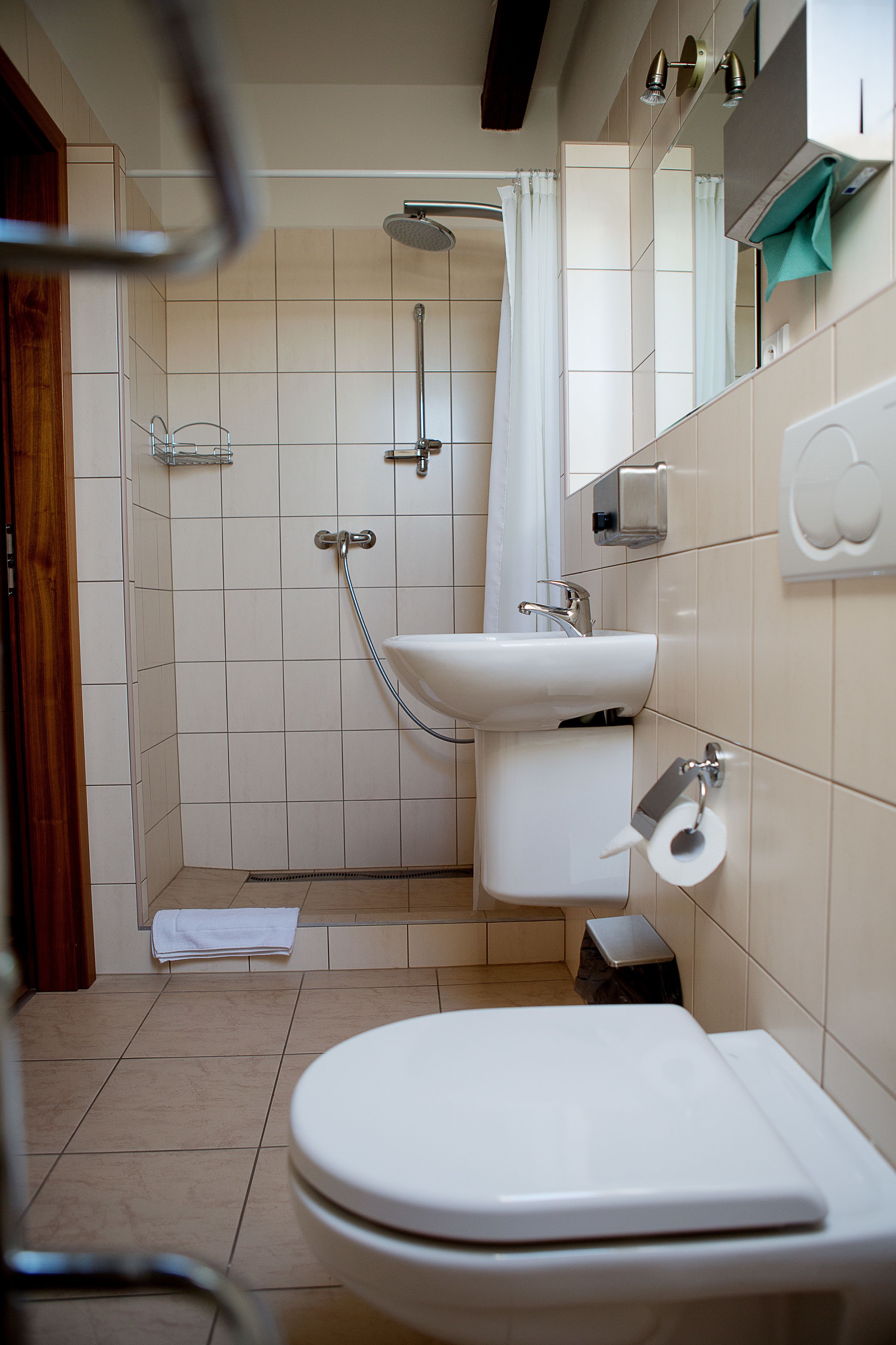 double room | bathroom shower