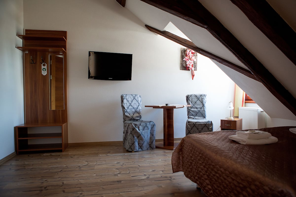 double room | blackout curtains, iron/ironing board, free wifi, bed sheets