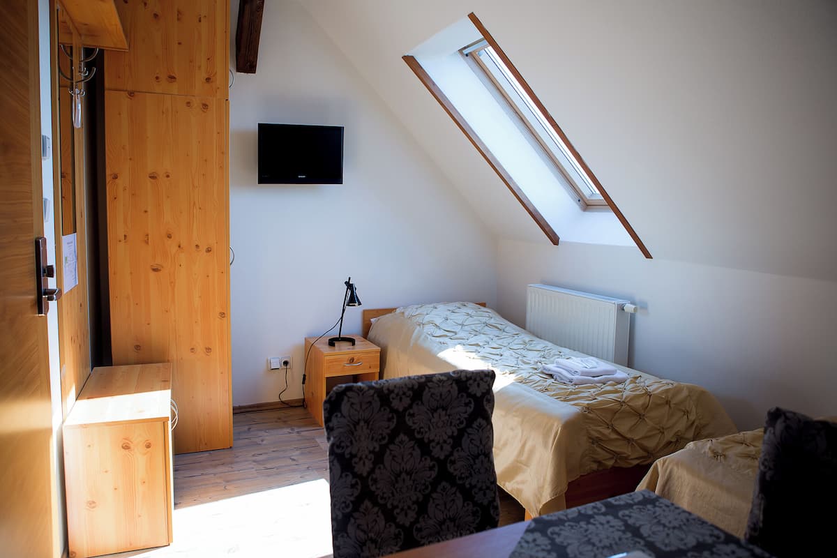 Basic Single Room | Blackout drapes, iron/ironing board (on request), WiFi (free)
