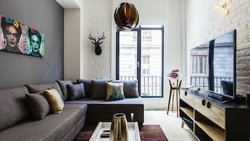 Design Loft, 1 Queen Bed with Sofa bed, Kitchen | Living room | Flat-screen TV
