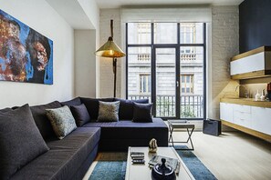 设计复式房, 1 张大床和 1 张沙发床, 厨房 | 起居区 | 平板电视