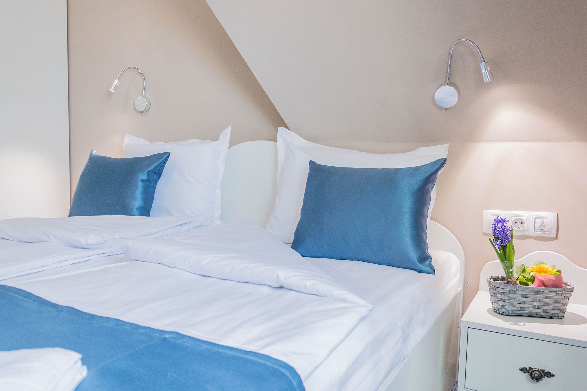 apartment, 1 bedroom, sea view | 1 bedroom, minibar, in-room safe, desk