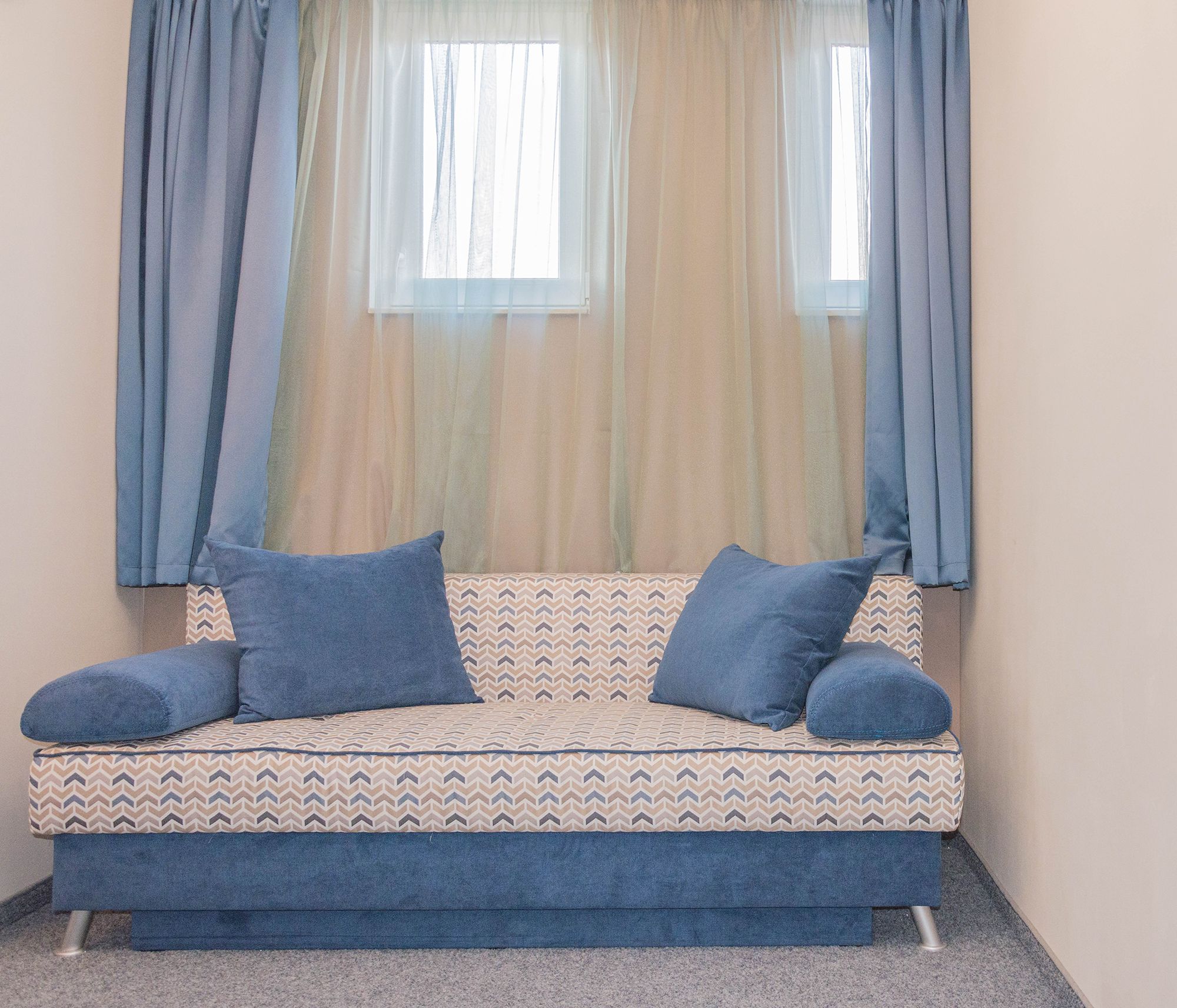 apartment, 1 bedroom, sea view | 1 bedroom, minibar, in-room safe, desk