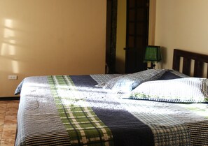 Vierbettzimmer | Zimmersafe, individuell dekoriert, individuell eingerichtet