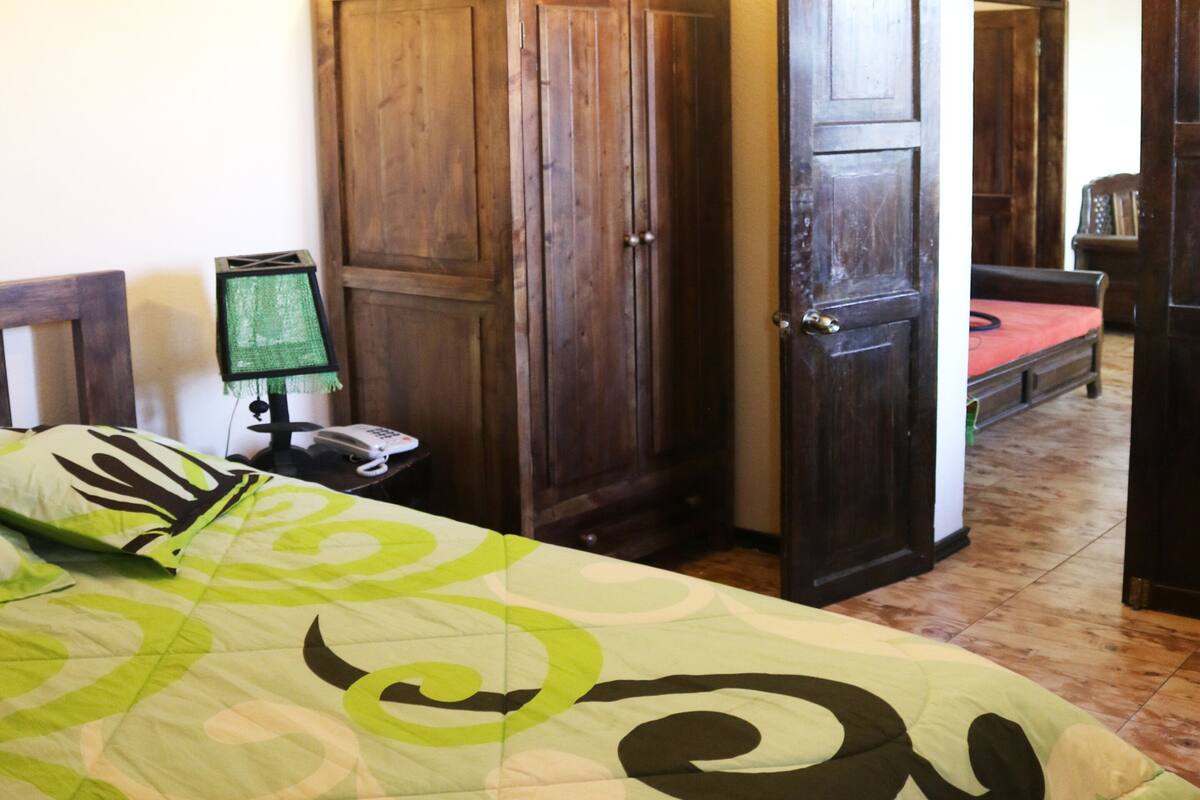 Dreibettzimmer | Zimmersafe, individuell dekoriert, individuell eingerichtet