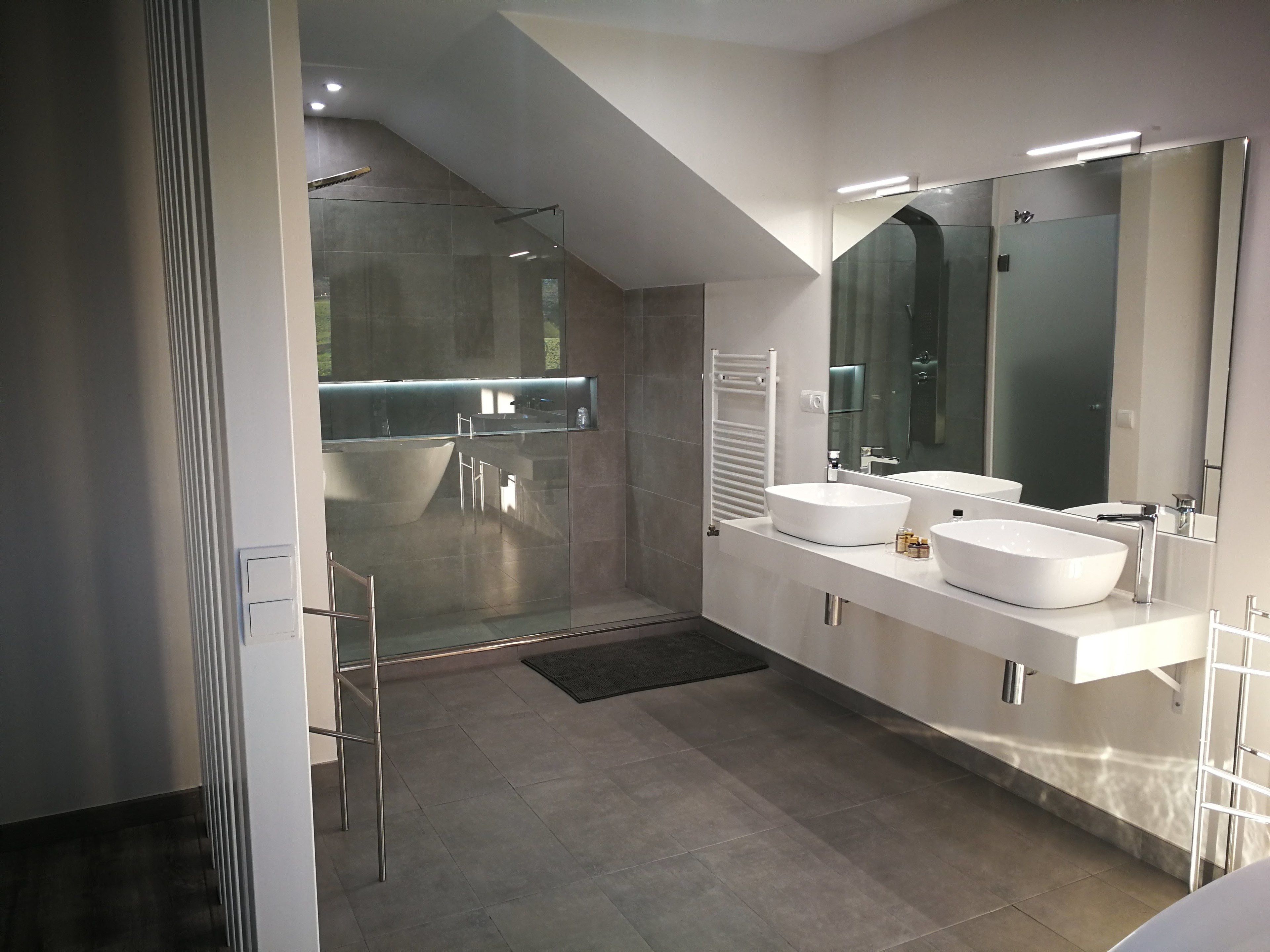 luxury executive suite | bathroom amenities | free toiletries, hair dryer, towels