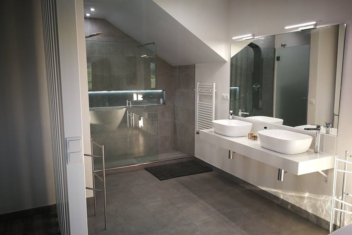 luxury executive suite | bathroom amenities | free toiletries, hair dryer, towels