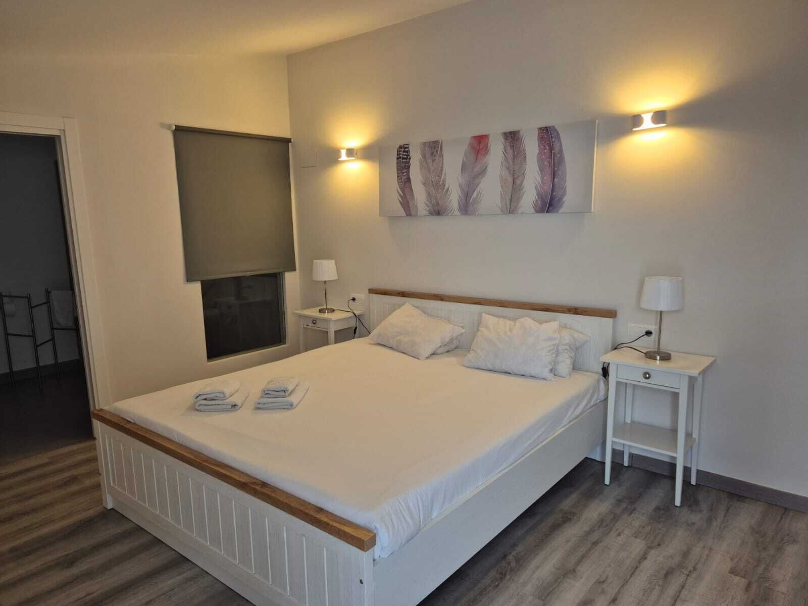 Economy Cabin, 1 Queen Bed, Non Smoking, Courtyard Area | Desk, soundproofing, free cribs/infant beds, rollaway beds