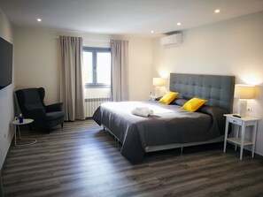 Executive-Suite | Schreibtisch, schallisolierte Zimmer, kostenlose Babybetten