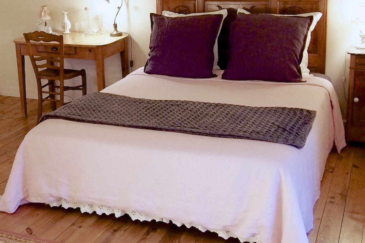 Chambre Triple (Miel) | Bureau, rideaux occultants, Wi-Fi gratuit, décoration personnalisée