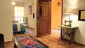 Habitación Confort, 1 habitación | Sábanas de algodón egipcio, ropa de cama de alta calidad y escritorio