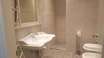 Chambre Double Confort, 1 chambre | Salle de bain