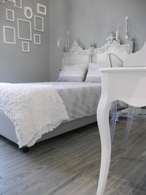 Ropa de cama de alta calidad y artículos del minibar gratis 
