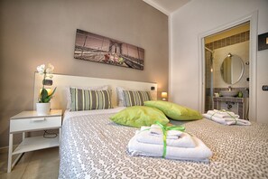 Kamar Double atau Twin, 2 Tempat Tidur Twin | Seprai premium, brankas, meja kerja, dan Wi-Fi gratis