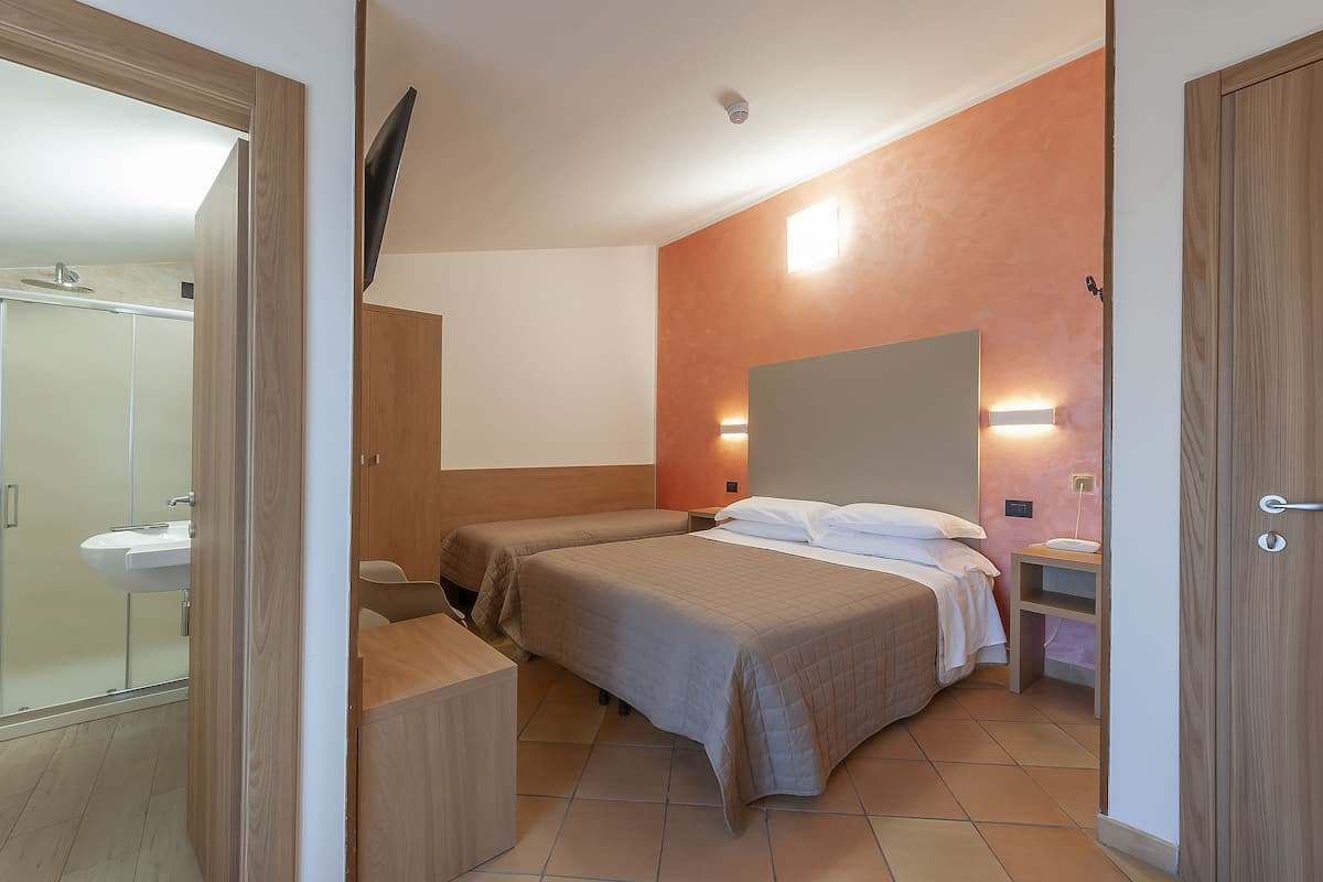 Hypoallergeen beddengoed, een bureau, babybedden, gratis wifi