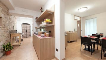 Café da manhã continental todos os dias (EUR 9.00 por pessoa)