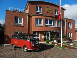 Front of property - Hotel AM ELBUFER (Hamburg)