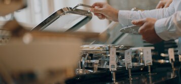 Se ofrece un desayuno bufé todos los días (por un coste adicional)