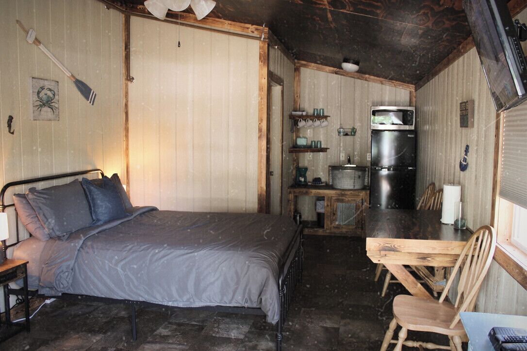 Studio phong cách cổ điển | Bộ đồ giường cao cấp, nệm cao su hoạt tính (memory foam) 