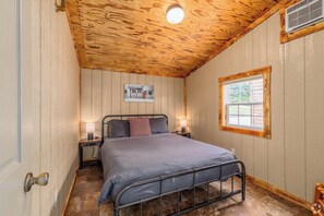 Holzhütte | Hochwertige Bettwaren, Betten mit Memory-Foam-Matratzen