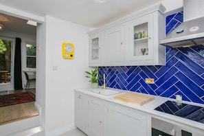 Apartment, 1 Bedroom | Private kitchen