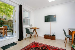 Appartement, 1 chambre | Cuisine privée | Réfrigérateur, four à micro-ondes, un four, surface de cuisson