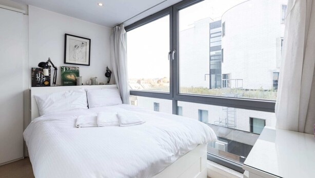 Unclassified image, 1 of 30, button - Stunning & Modern 2 Bedroom Apartment in Heart of Clapham (London)