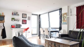Unclassified image, 5 of 30, button - Stunning & Modern 2 Bedroom Apartment in Heart of Clapham (London)