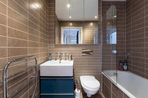Apartment, 2 Schlafzimmer | Badezimmer | Badewanne, kostenlose Toilettenartikel, Haartrockner, Handtücher
