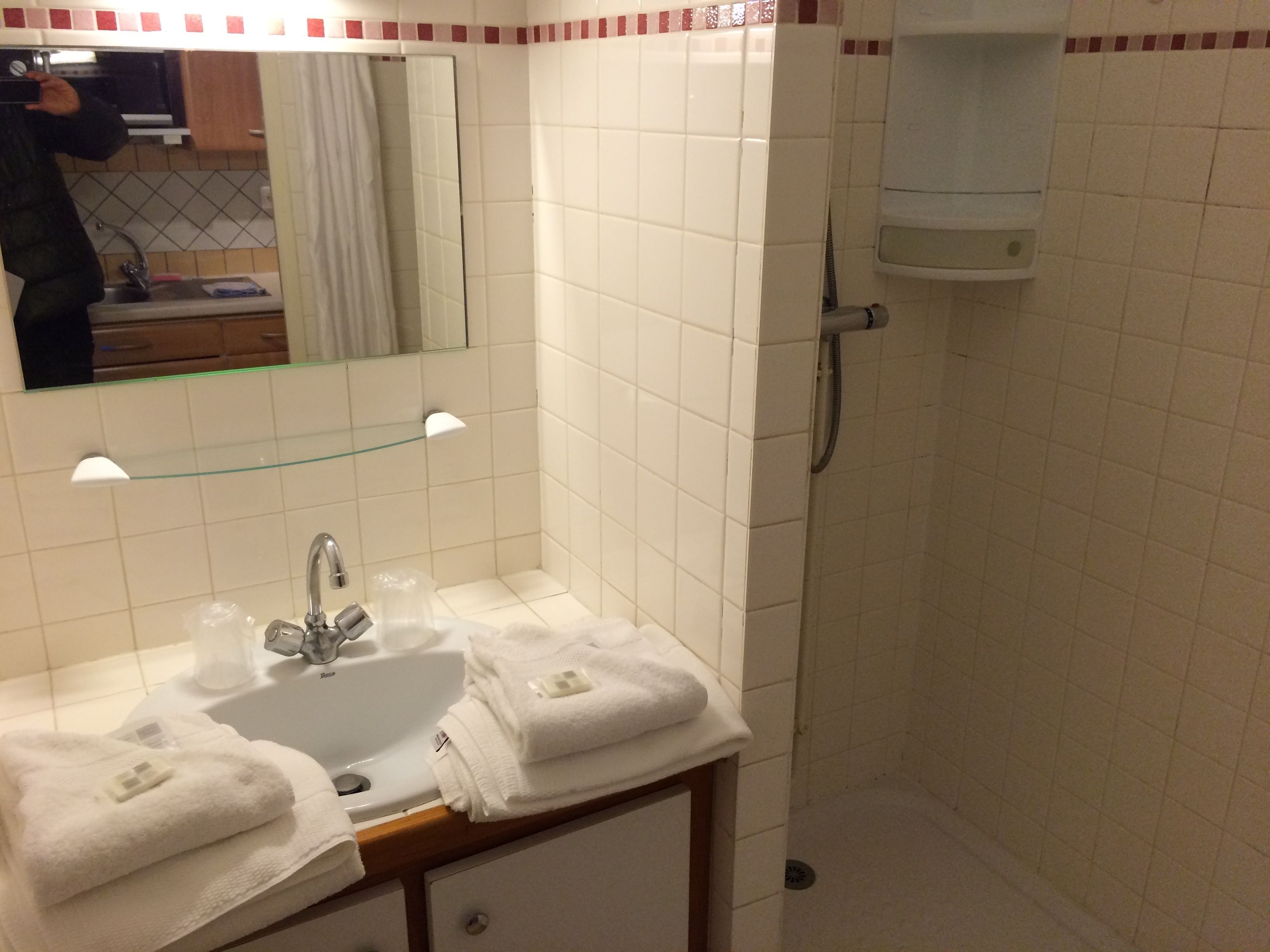 studio | bathroom | shower, free toiletries, towels
