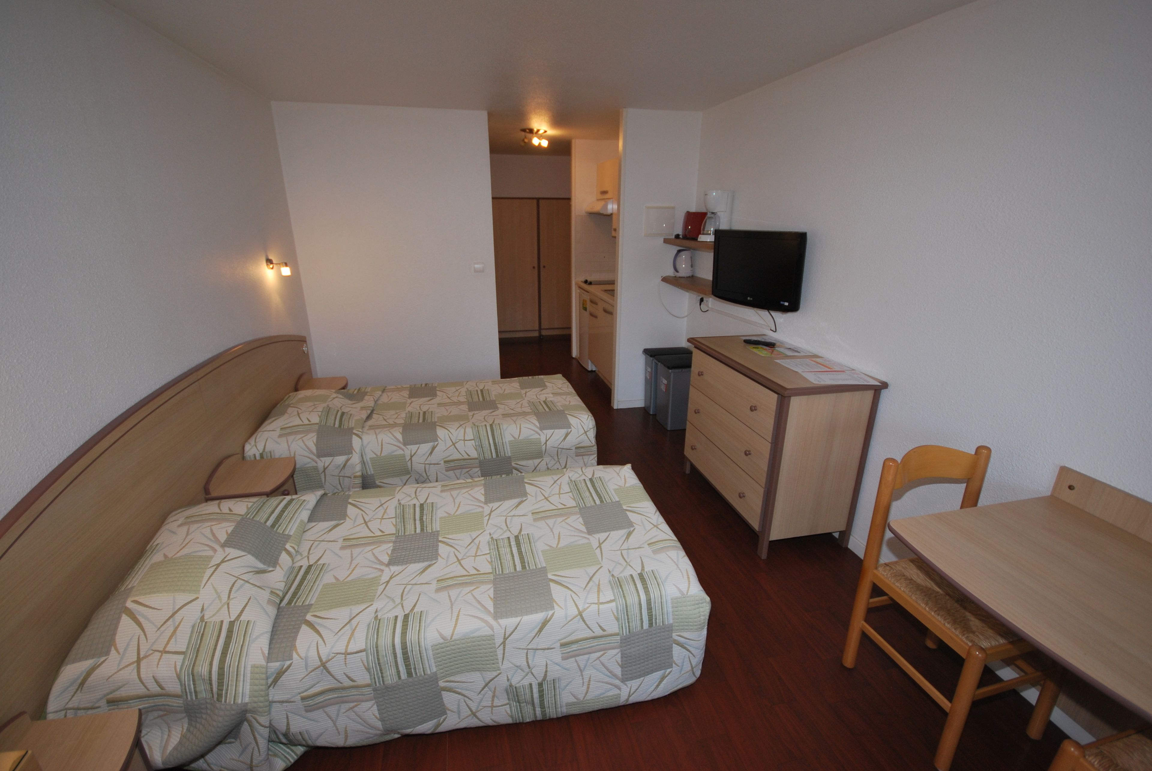 studio | 1 bedroom, blackout curtains, iron/ironing board, free cots/infant beds