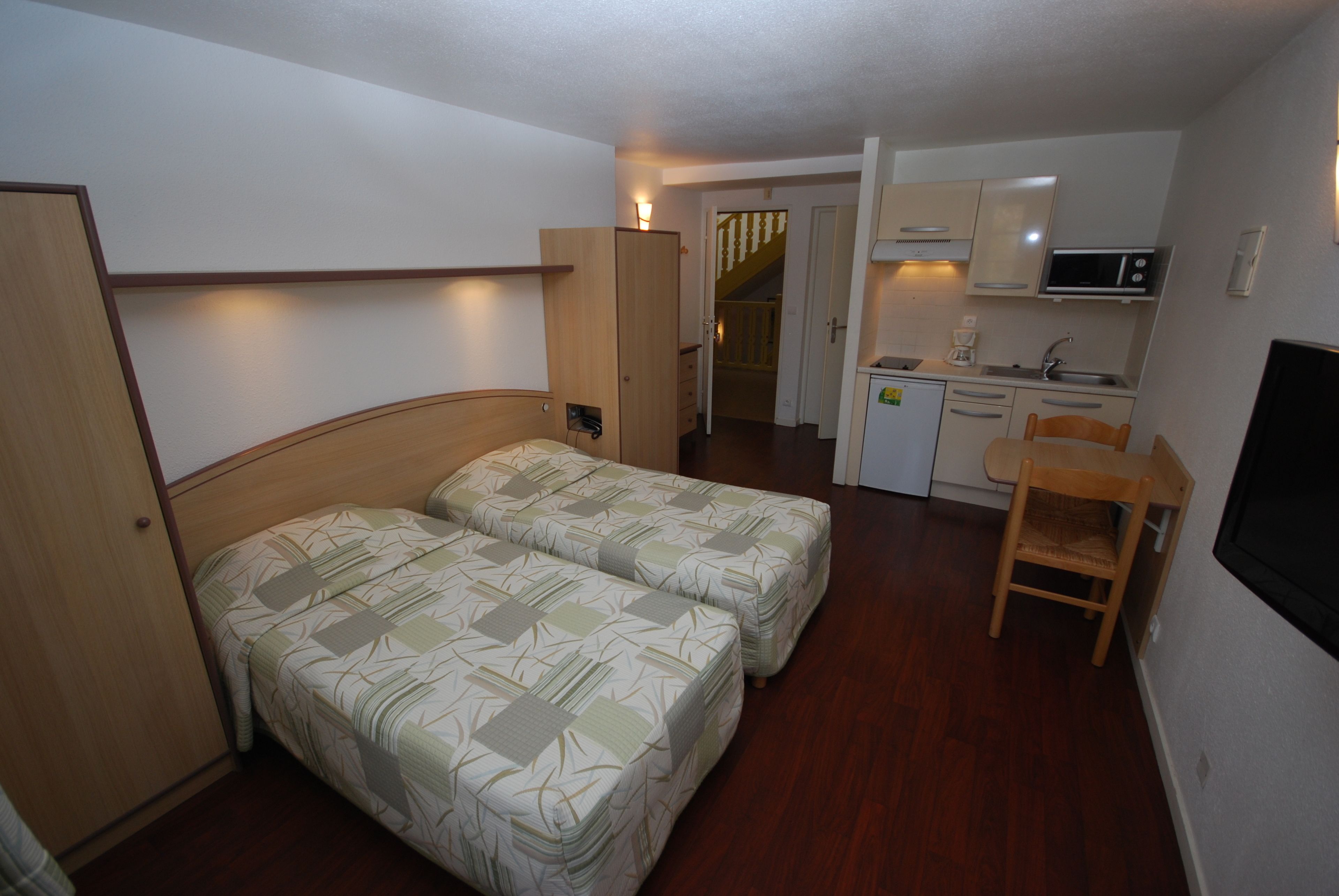 studio | 1 bedroom, blackout curtains, iron/ironing board, free cots/infant beds
