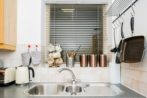 Private kitchen - 1 Bedroom Apartment near St. Paul's Cathedral (London)