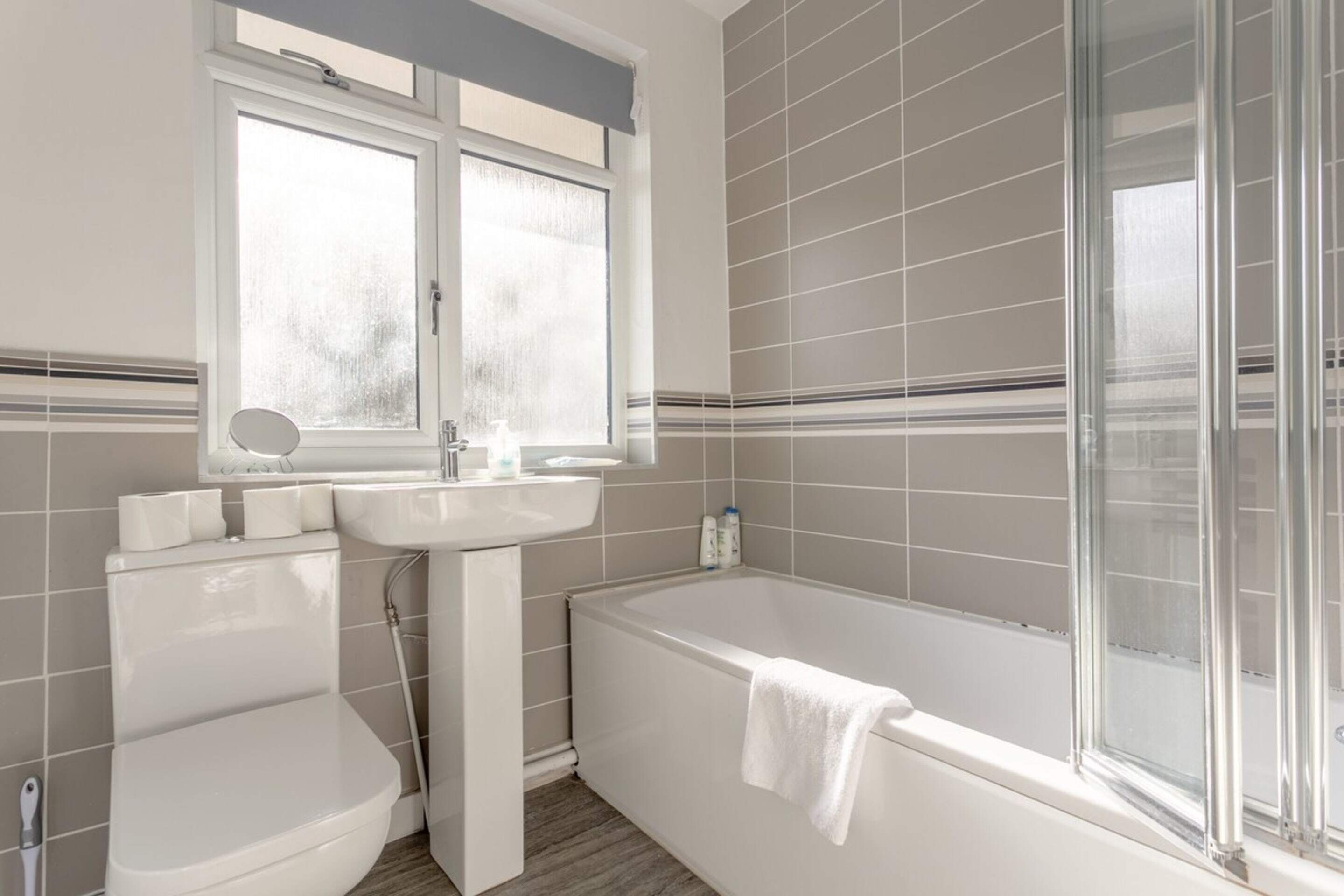 Appartamento, 2 camere da letto | Bagno | Vasca e doccia separate, asciugacapelli, asciugamani, sapone