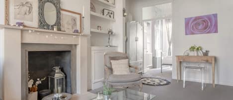 Apartment, 1 Bedroom | Living room