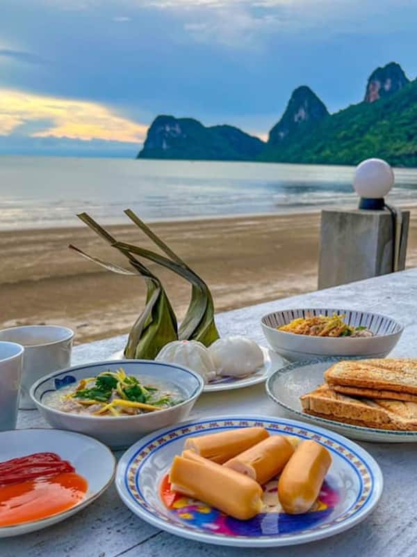 Colazione continentale, servita tutte le mattine (270 THB a persona)